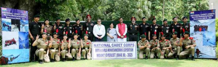 Raksha Rajya Mantri Shri Sanjay Seth met with the National Cadet Corps