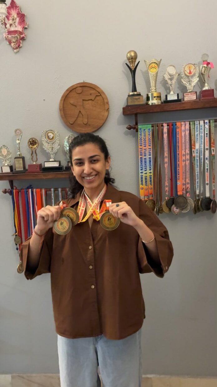 Kavya Kochhar three gold medals Kavya Kochhar three gold medals